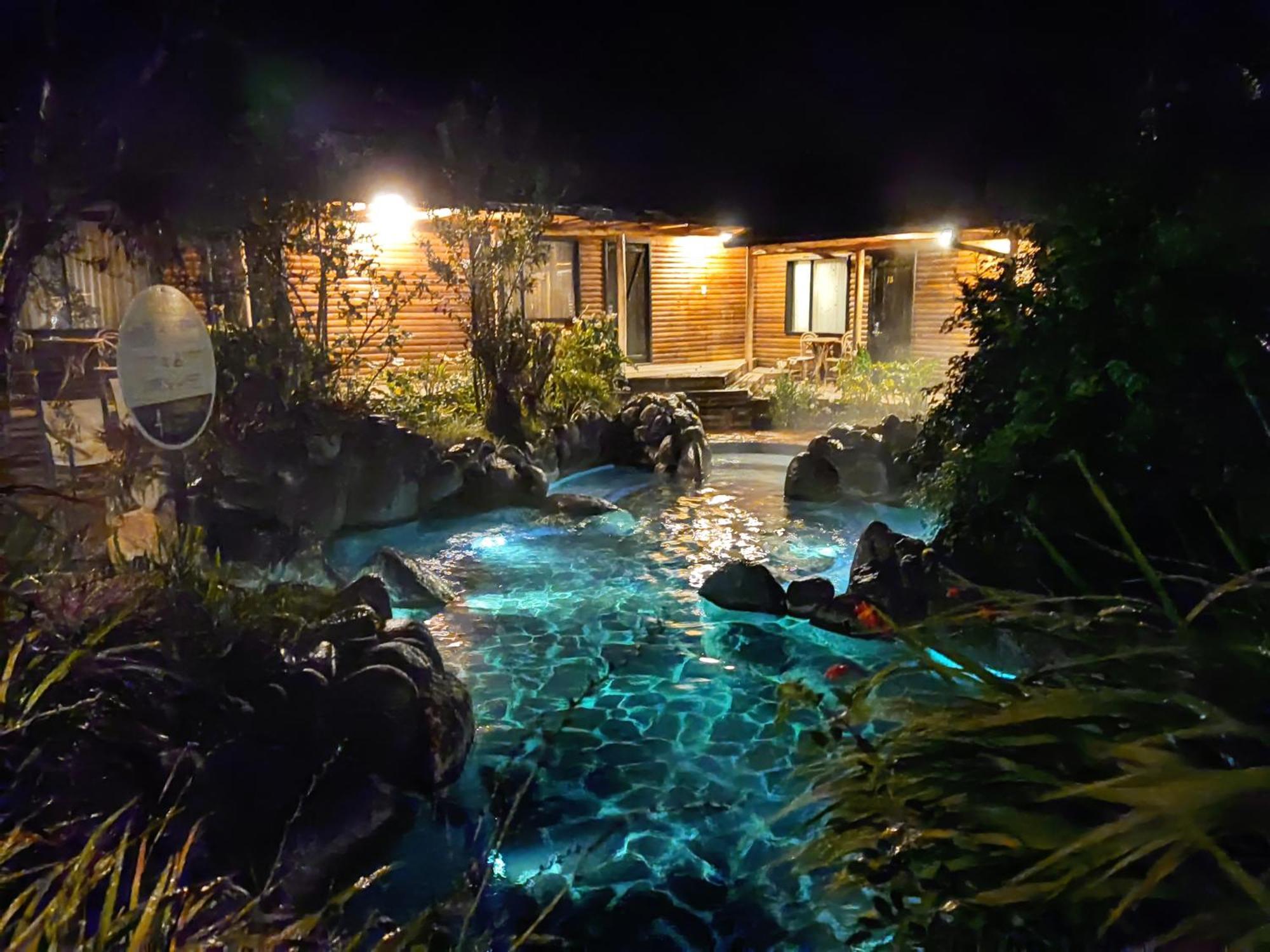 Termas De Papallacta Luaran gambar The Blue Lagoon at night