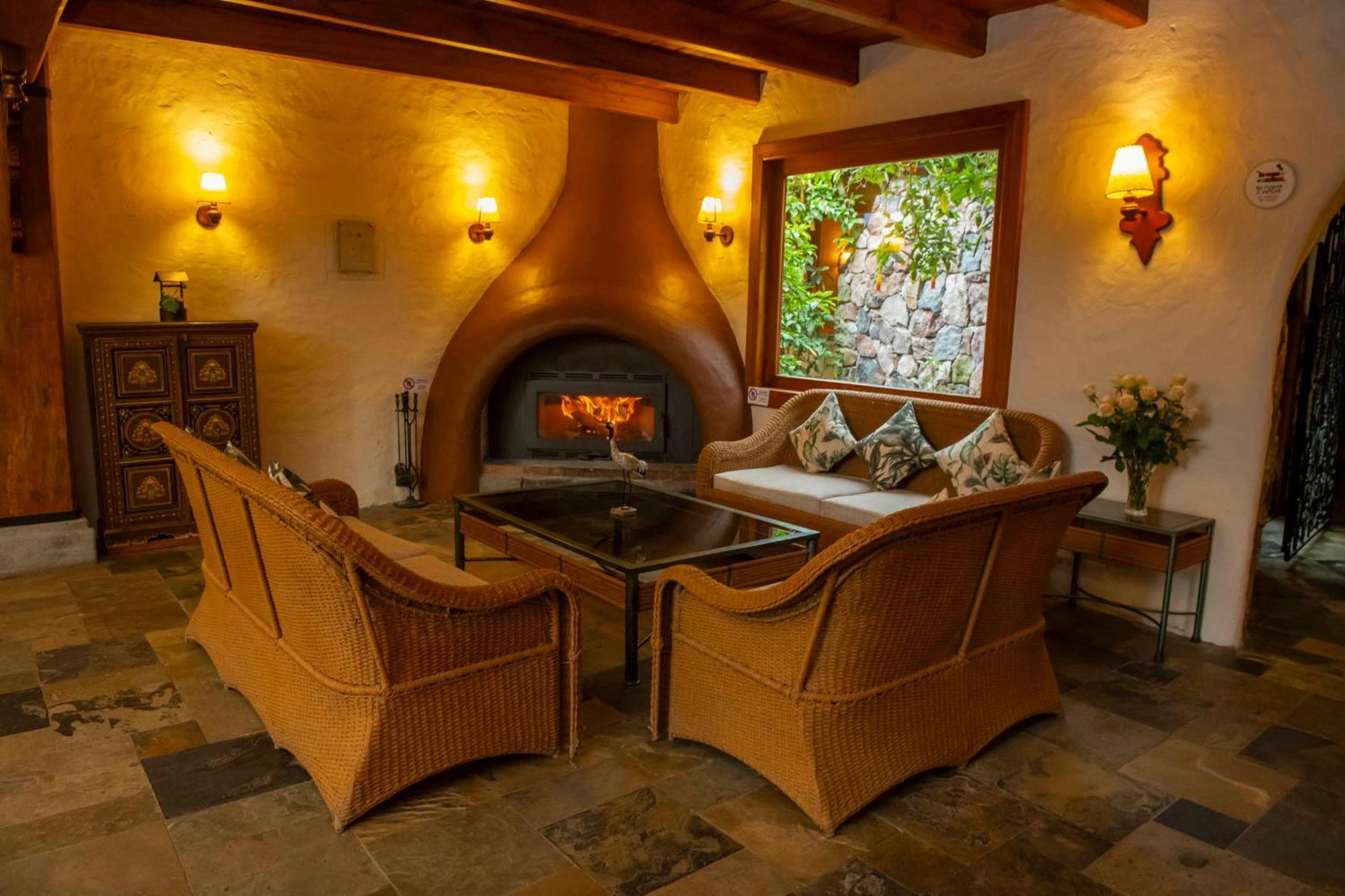Termas De Papallacta Luaran gambar Interior of the Inn at the Quinta de San Marcos